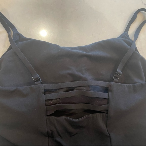 Athleta Women’s Black Tank Top with Build in Bra. Size Large - Picture 6 of 6